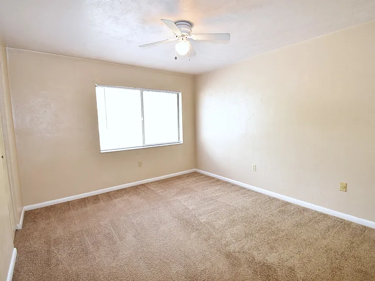 2635 SW 35th Pl — Photo 9