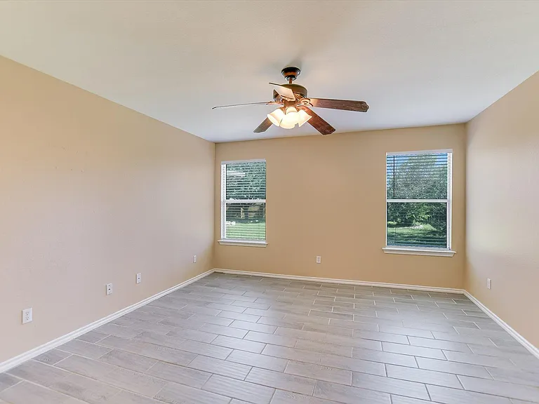318 Phillips St — Photo 12