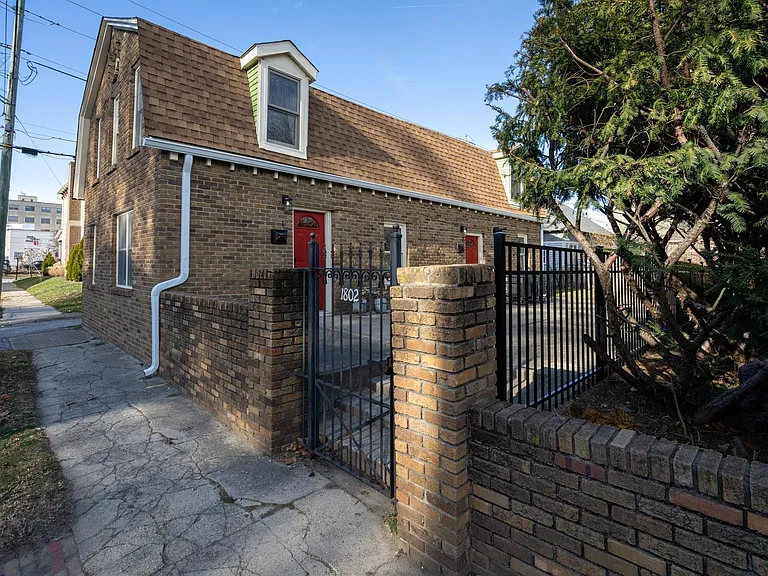 1802 N Talbott St #1 — Photo 16