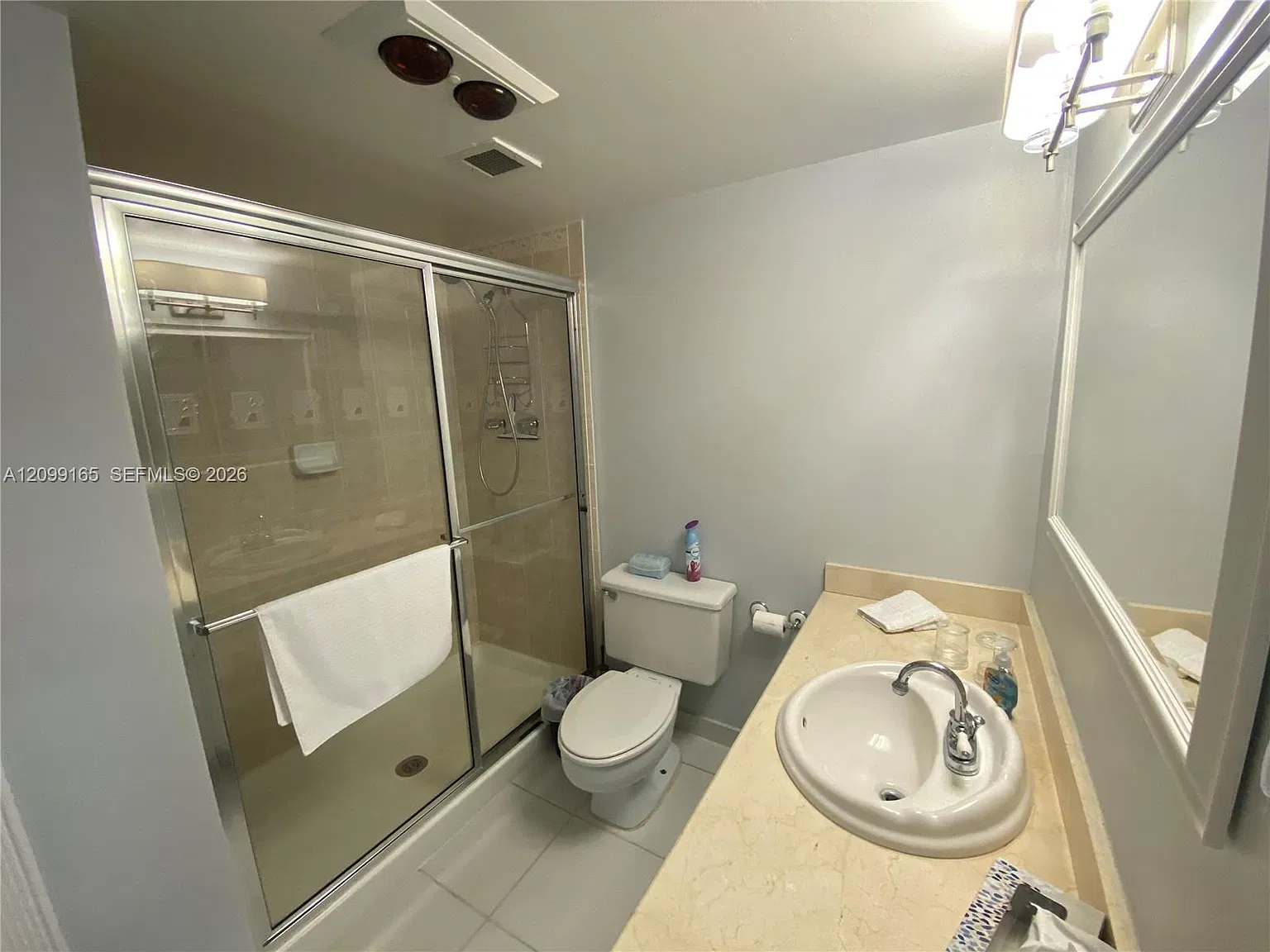 Hemispheres Condo — Photo 4