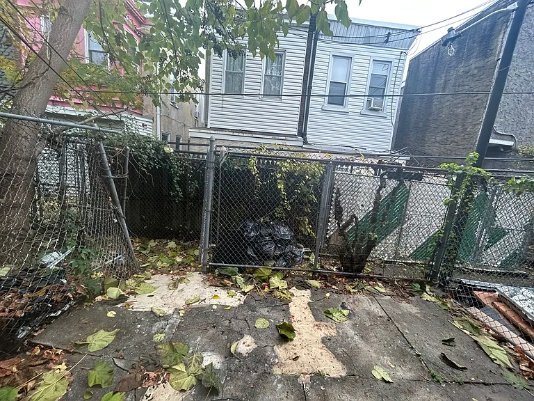 2307 N Cleveland St — Photo 6