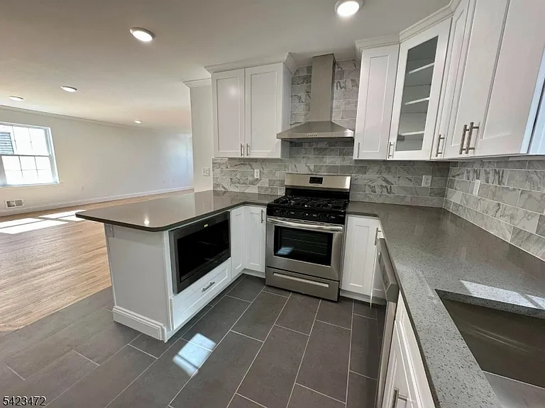 135 Court St — Photo 7