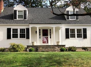 10 Robinson St, Darien, CT 06820