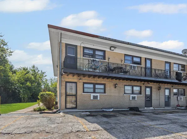 44 King Arthur Ct APT 7, Northlake, IL 60164