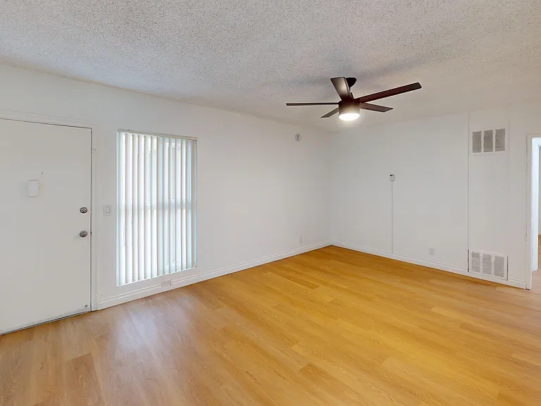 6001 Fulton Ave #4 — Photo 2
