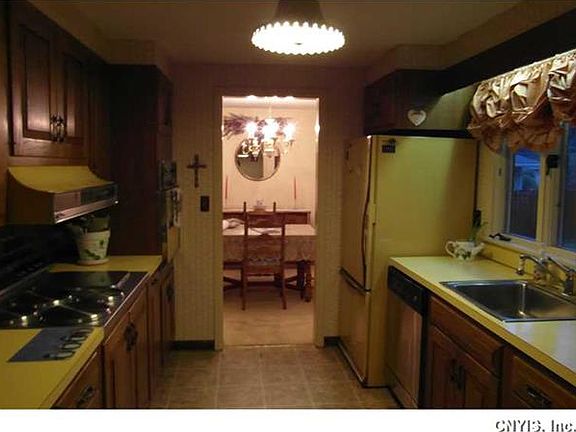 4th image of 206 Claremont Dr