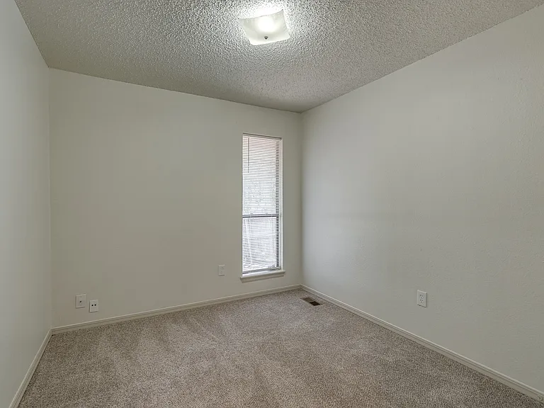 9027 N Rockwell Dr — Photo 22