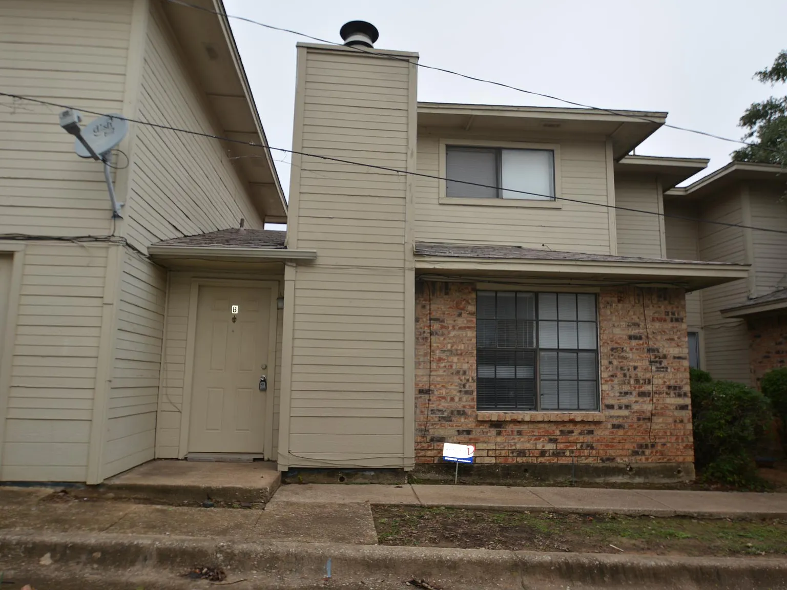 2 bed, 1.5 bath, 900 sqft, $1,195 — Photo 1
