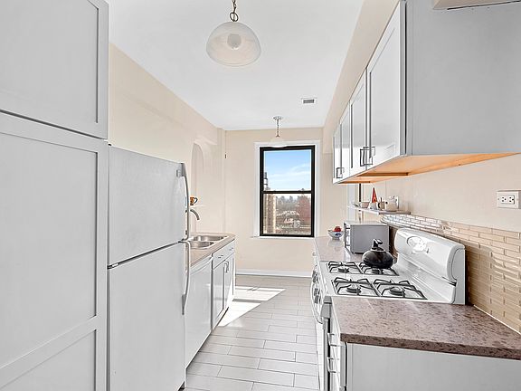 4th image of 245 W 107th St APT 15G