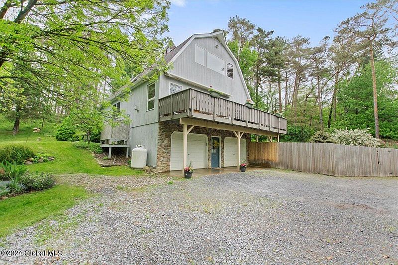 4th image of 47 Cobble Hill Road