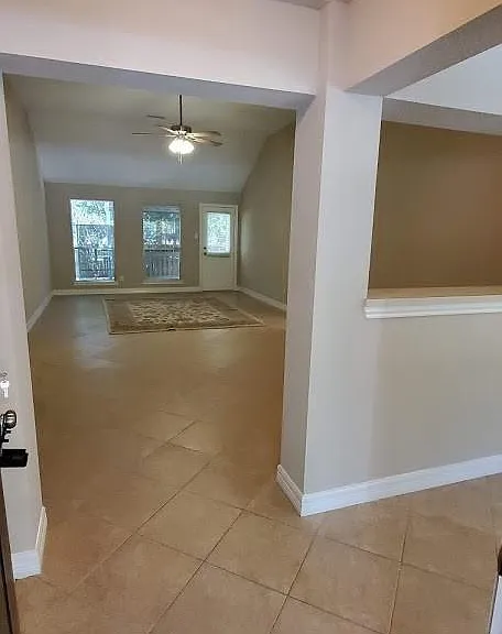 1207 Toby Ln — Photo 2