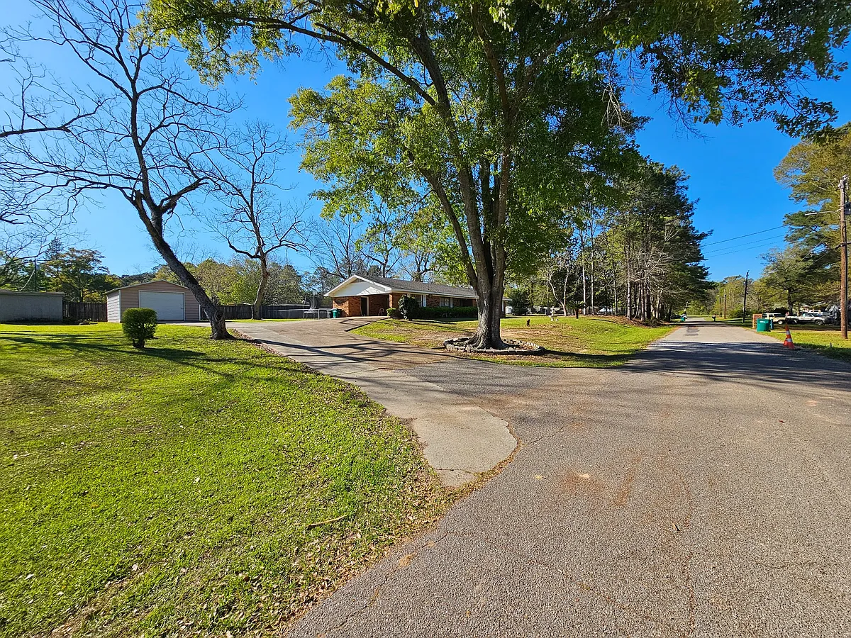 Building Photo - 720 Carmen Ct