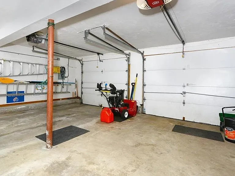 43 Wilbur St — Photo 8