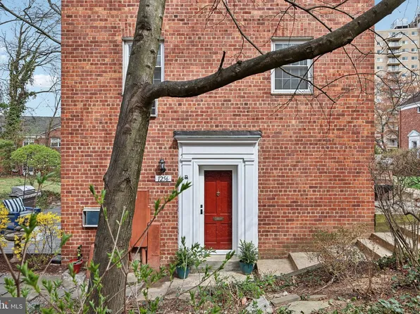 1256 Martha Custis Dr, Alexandria, VA 22302