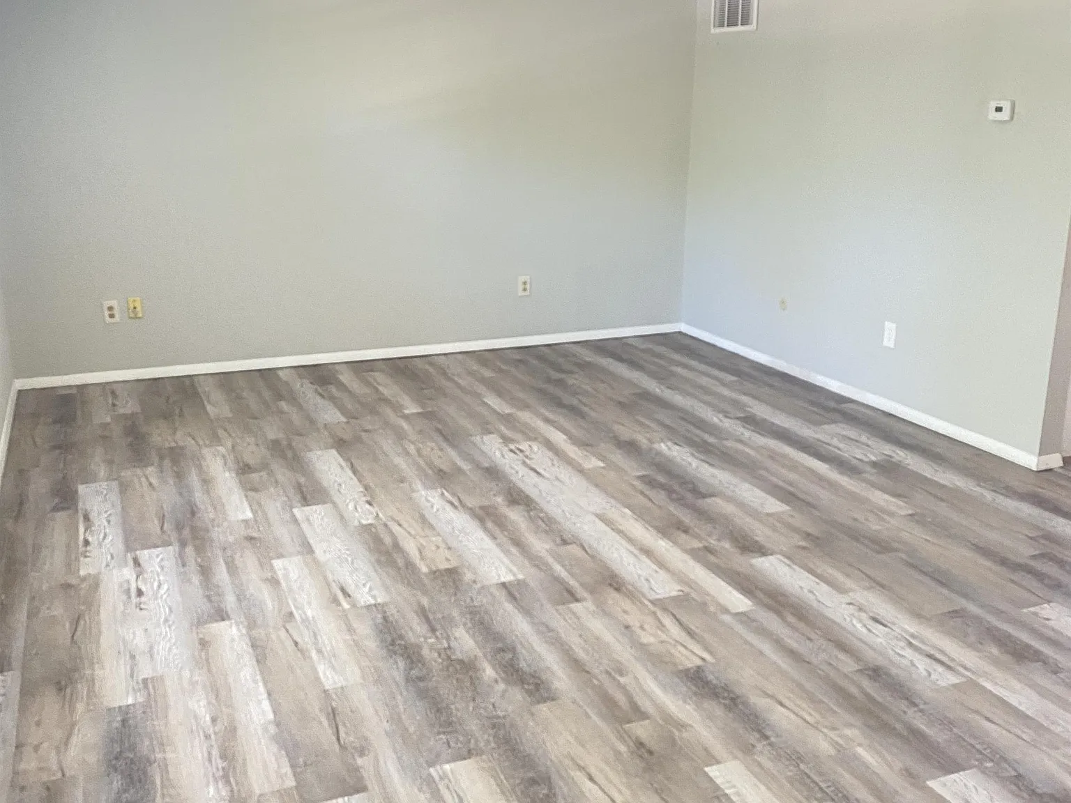 705 Hollycrest Dr. - Apt 4 — Photo 1