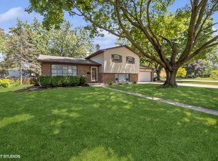 125 N Lyle Ave, Elgin, IL 60123