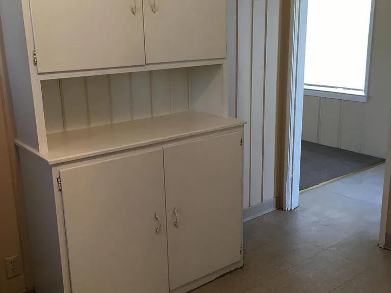 112 N H St — Photo 6