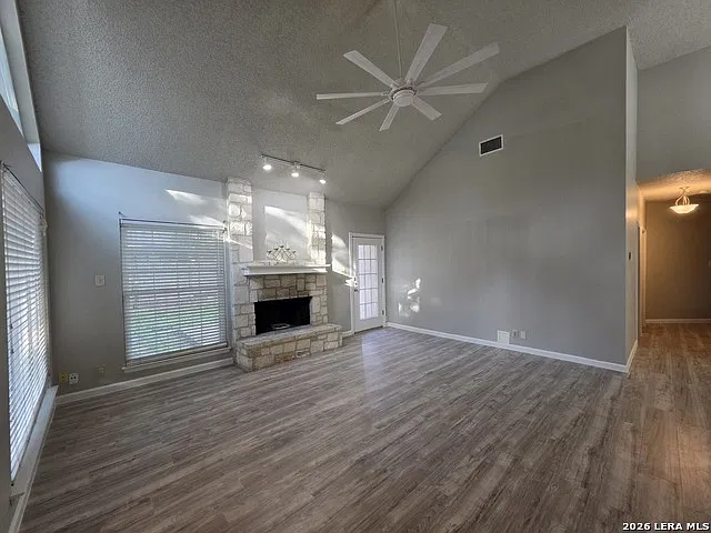 3 bed, 2.0 bath, 1520 sqft, $1,900 — Photo 3