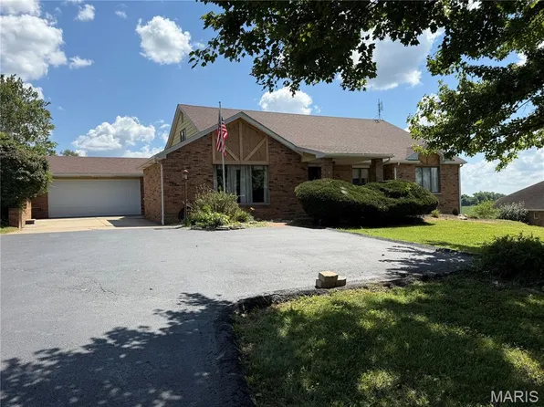 (undisclosed Address), East Alton, IL 62024