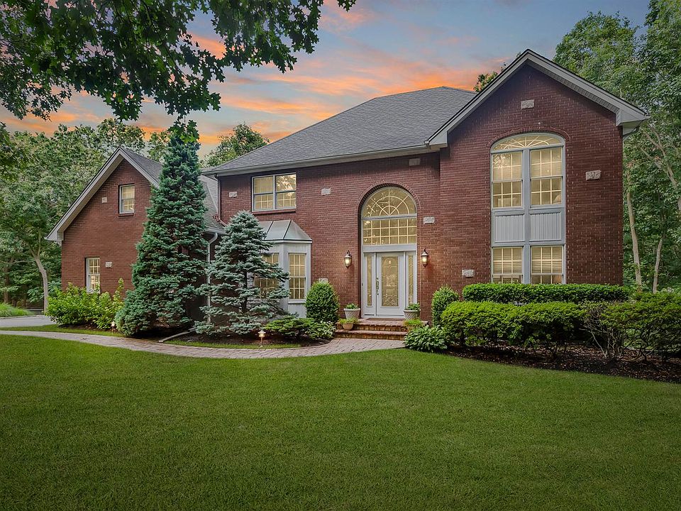1st image of 11 Cliff Dr