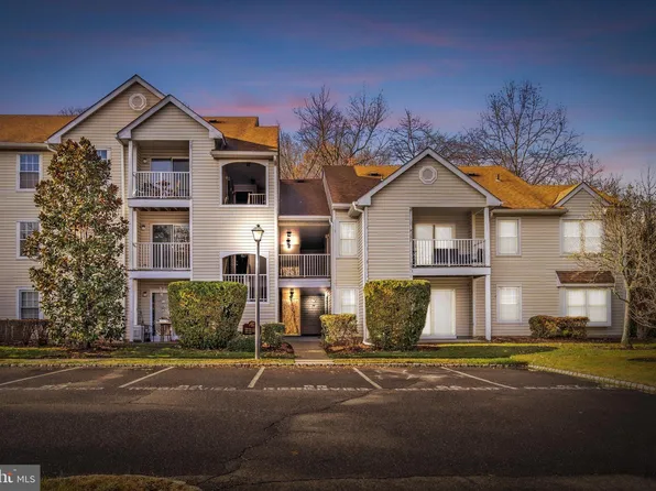 328 Walden Cir, Robbinsville, NJ 08691