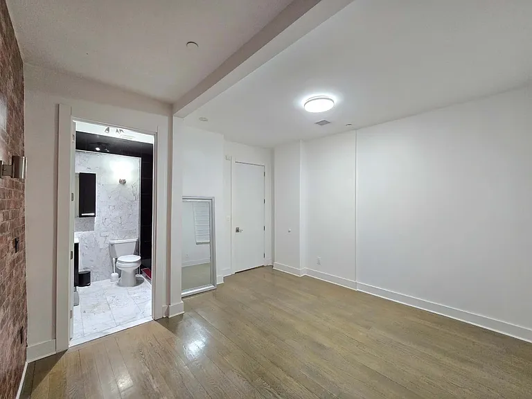 1811 Voorhies Ave #1 — Photo 26