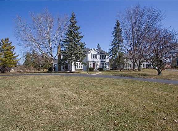 2nd image of 811 Blackhorse Ct