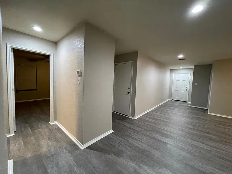 1512 Queens Brook Ln — Photo 19