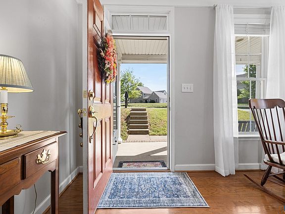 4th image of 163 Saint Andrews St