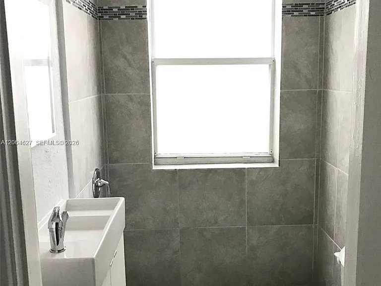 124 Mendoza Ave #8A — Photo 6