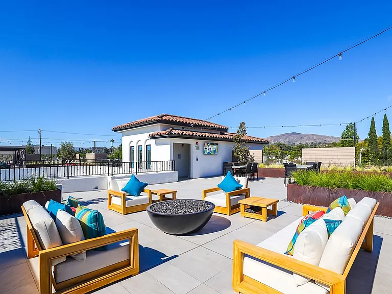MODERNO La Granada Luxury Living — Photo 35