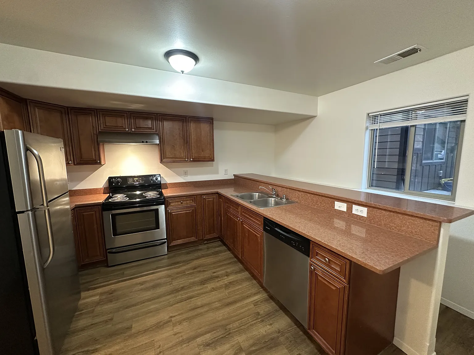 10 on Astor - 6203-3 — Photo 1