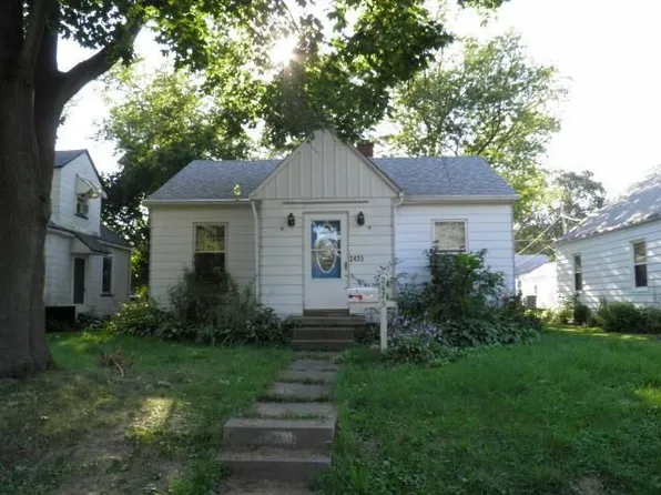 2425 33rd St, Moline, IL 61265