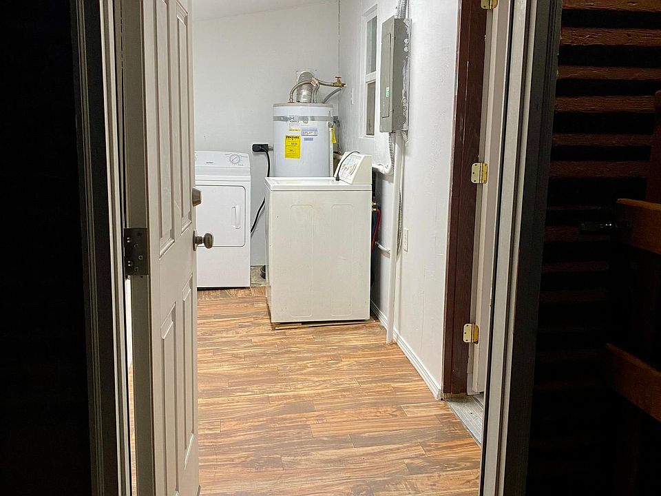 1st image of 107 W Alder St