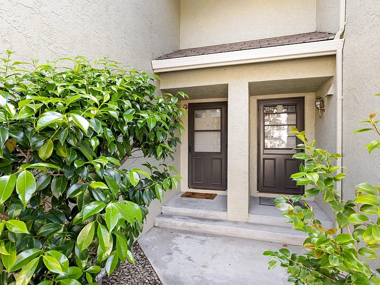 2232 Saint Claire Ct — Photo 3