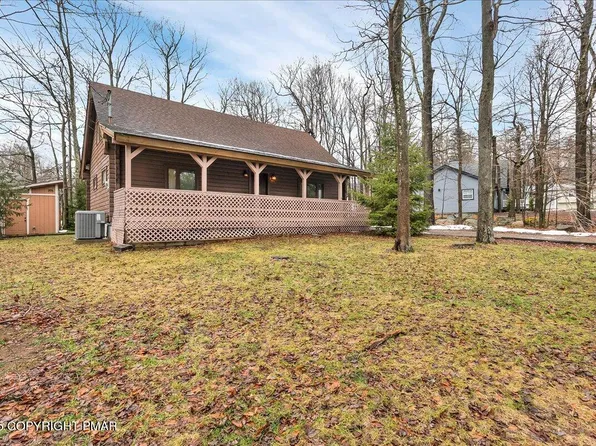 7515 Crestview Dr, Tobyhanna, PA 18466