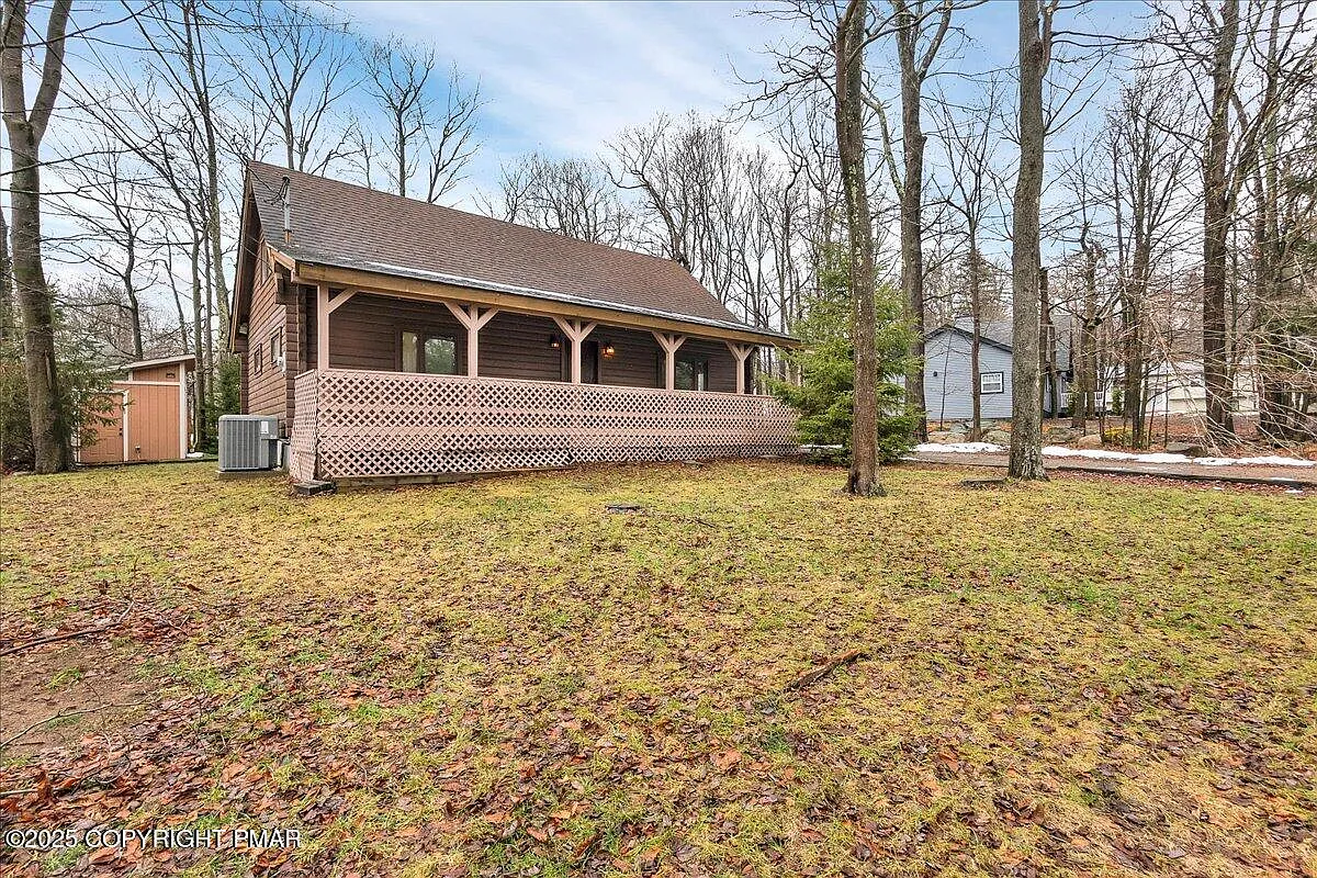 7515 Crestview Dr photo 1