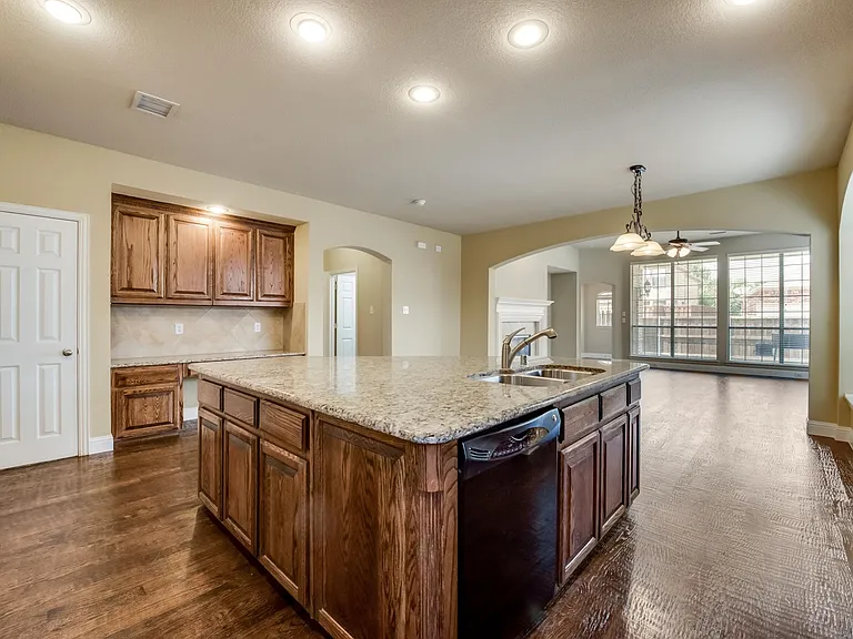 6072 Wallis Dr — Photo 10