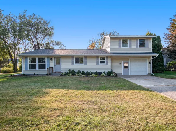 205 Jerrette Ave, Fremont, MI 49412