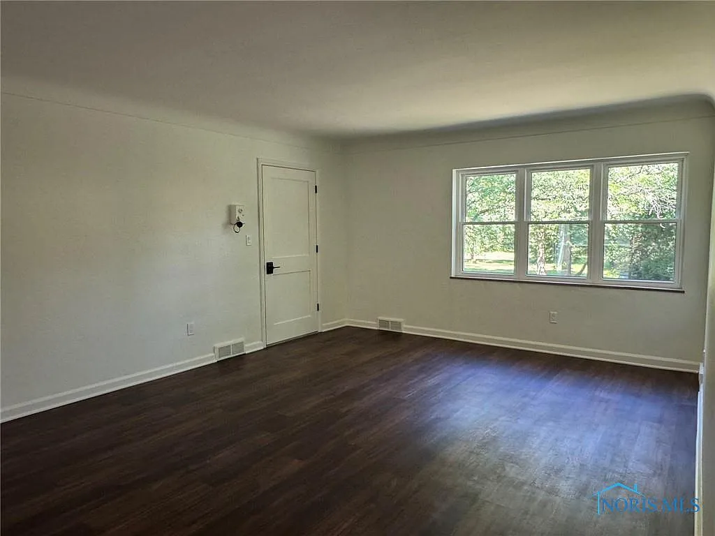 2 bed, 2.0 bath, 1350 sqft, $2,000 — Photo 2