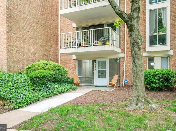 2525 Huntington Ave #18, Alexandria, VA 22303