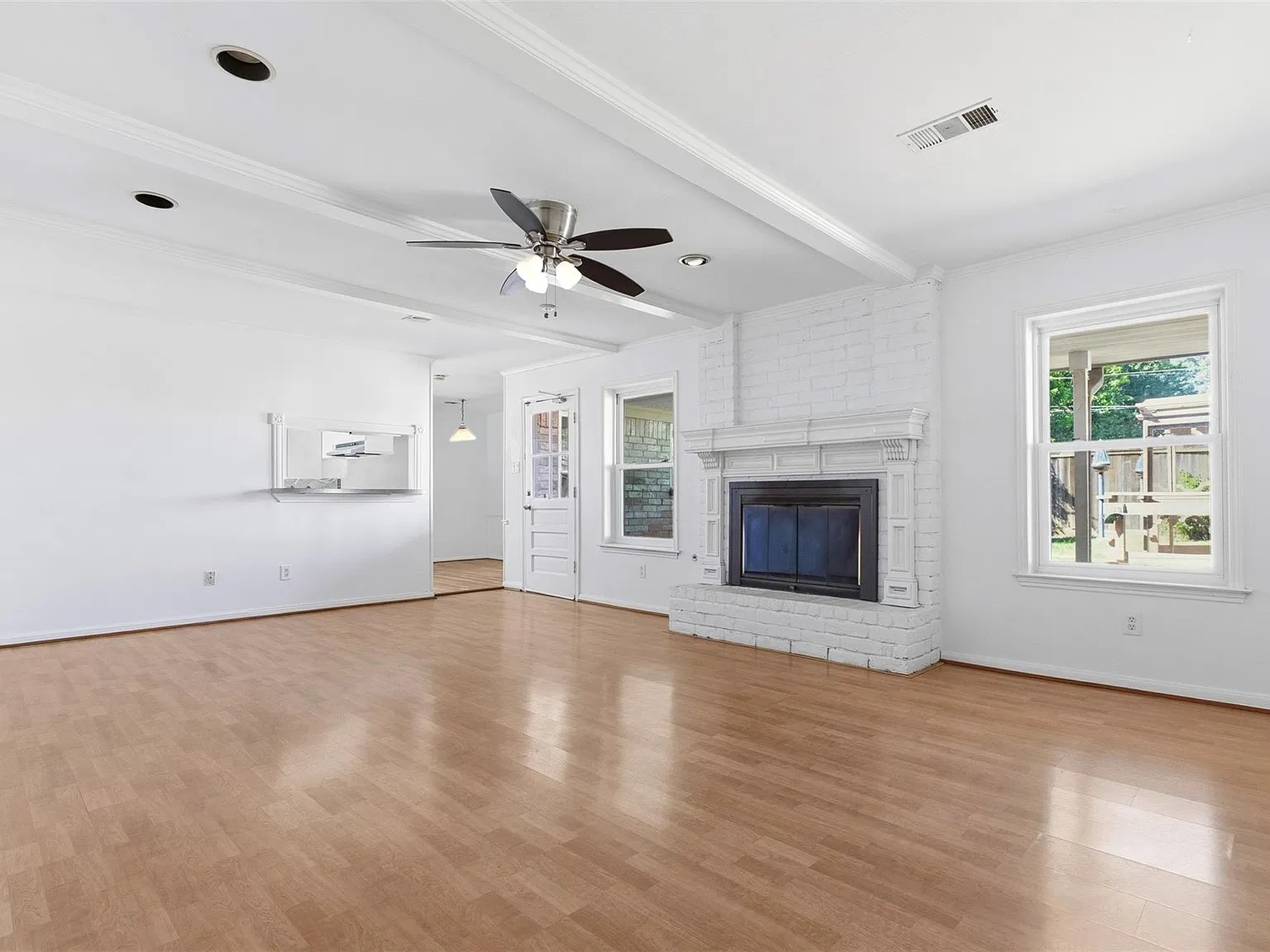 4 bed, 2.5 bath, 2233 sqft, $2,395 — Photo 4