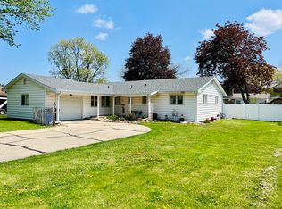 1085 N 2nd St, Rochelle, IL 61068