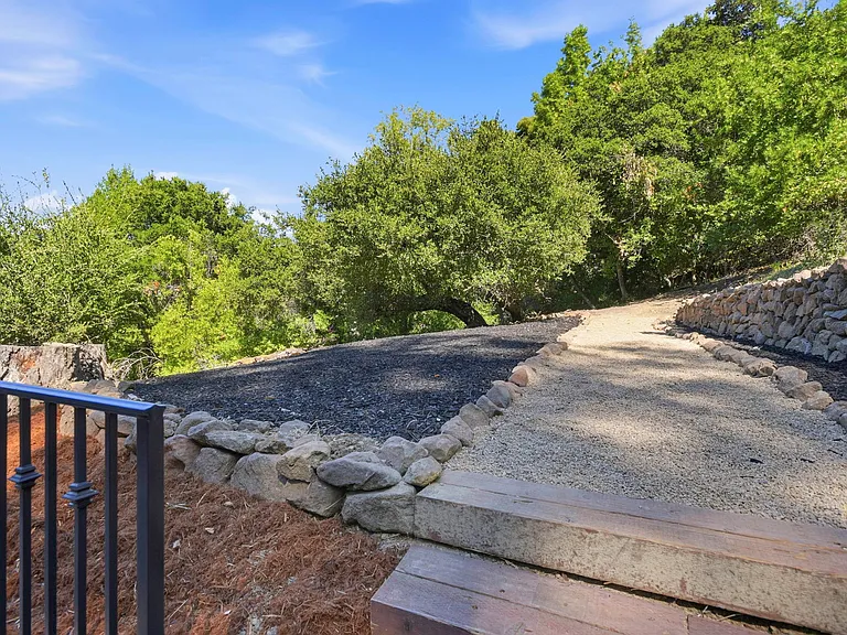 3911 Pepper Tree Ct — Photo 69