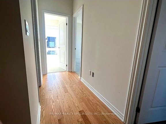 5th image of 60 Inverary Cres