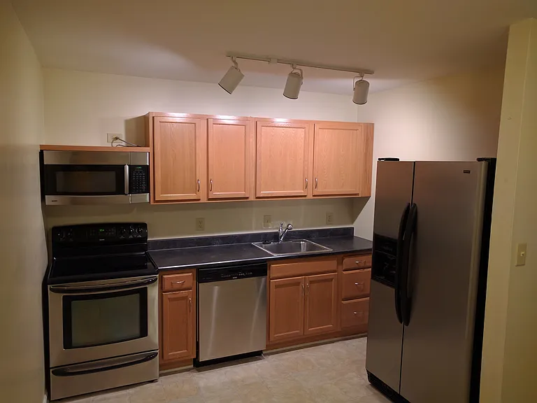 1351 Villa Way #F — Photo 5