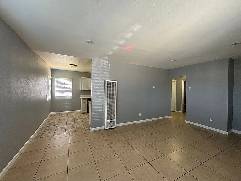 44303 Beech Ave — Photo 3