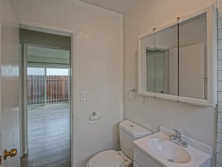 2307 Carnegie Ln — Photo 25