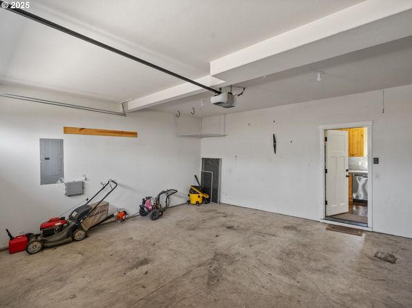 883 Washington St, Lafayette, OR 97127
