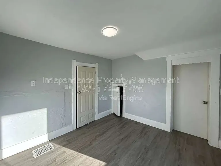 200 E 31st St — Photo 17